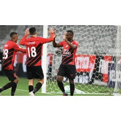 Athlético PR cumpre a rotina e o Coritiba tropeça fora de casa